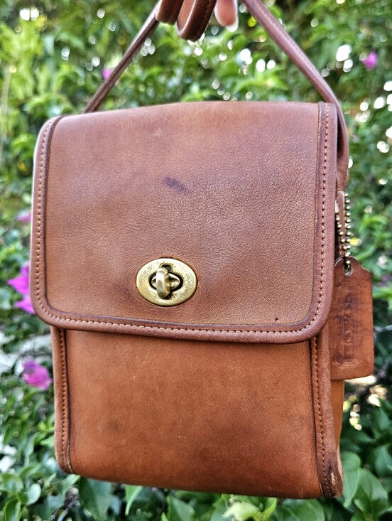 Coach Handbags - Vintage Coach Scooter Bag 9893 British Tan Leather Pre-1994 Hangtag Crossbody